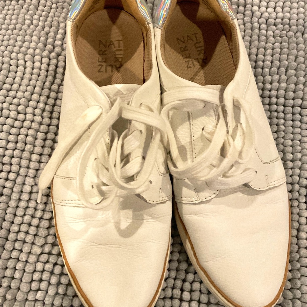 White leather sneakers with metallic back